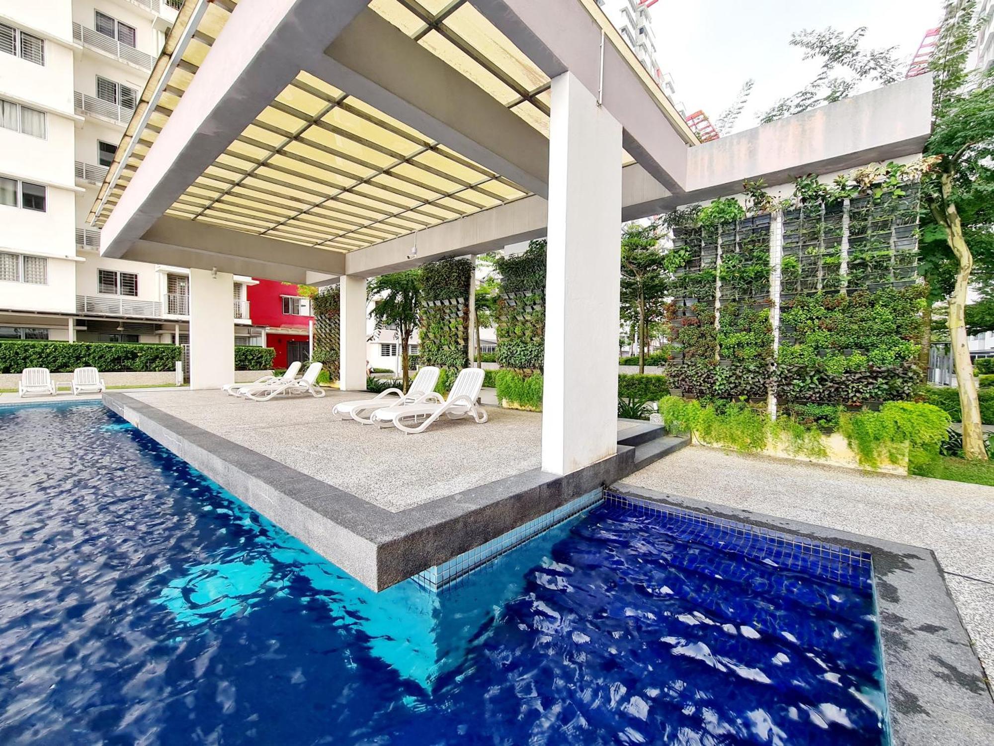 9 Guest 3 Koi Endless Pool Bbq Sunway Lagoon Pyramid Ioi Bkt Jalil Pavillion Bkt Jalil Stadium *