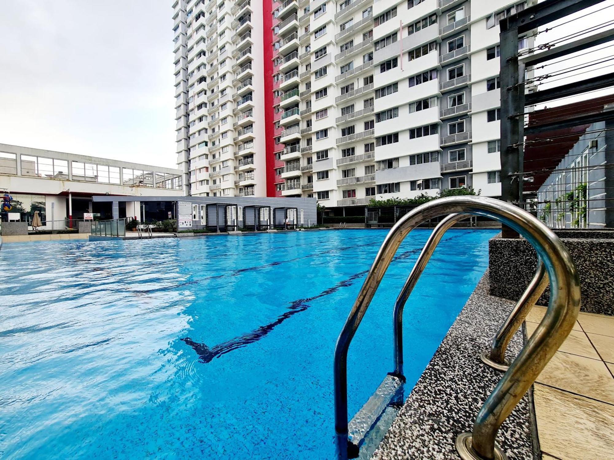 9 Guest 3 Koi Endless Pool Bbq Sunway Lagoon Pyramid Ioi Bkt Jalil Pavillion Bkt Jalil Stadium Apartment Puchong