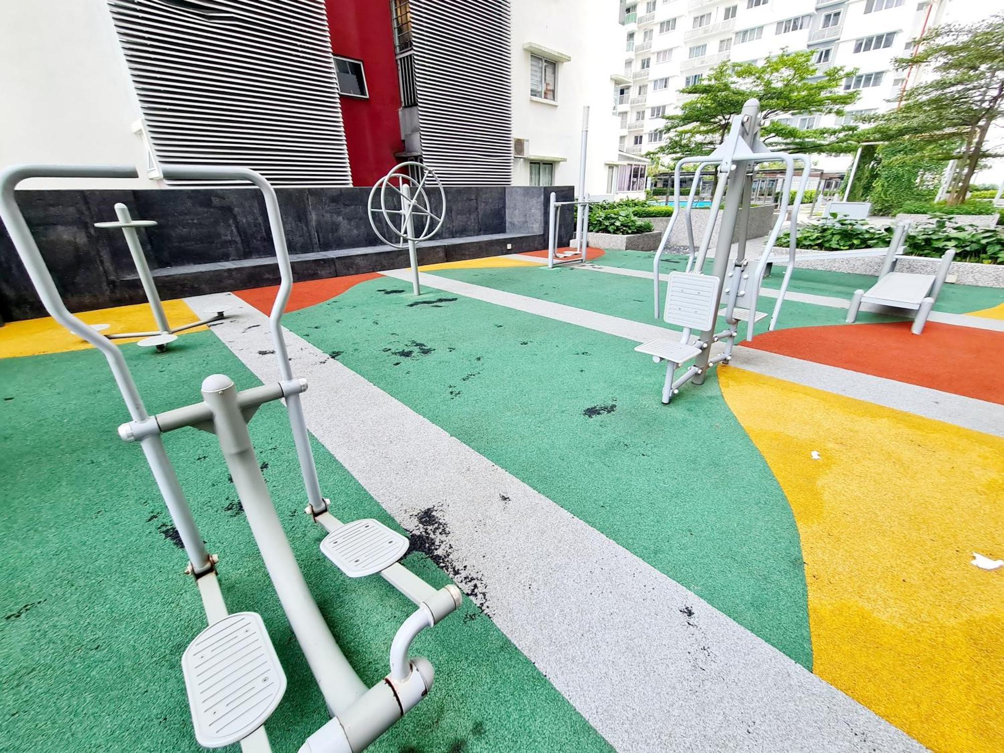 Apartment 9 Guest 3 Koi Endless Pool Bbq Sunway Lagoon Pyramid Ioi Bkt Jalil Pavillion Bkt Jalil Stadium Puchong