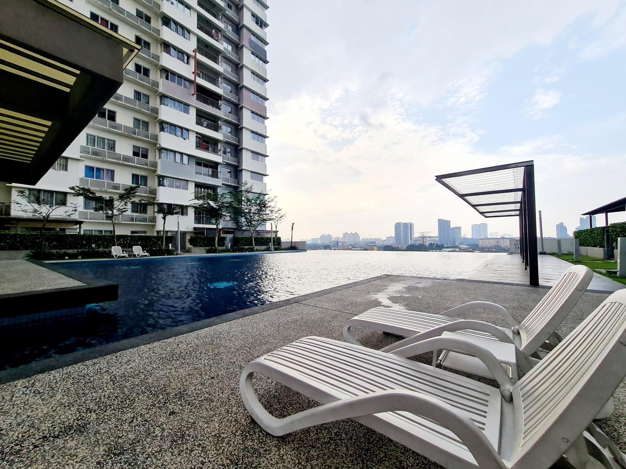9 Guest 3 Koi Endless Pool Bbq Sunway Lagoon Pyramid Ioi Bkt Jalil Pavillion Bkt Jalil Stadium